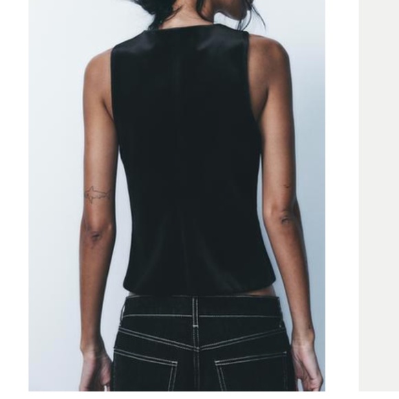 SLEEVELESS V-NECK TOP - Picture 2 of 2